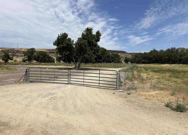 Property at 6870 Mayfield Rd, Mountain Home, ID 83647