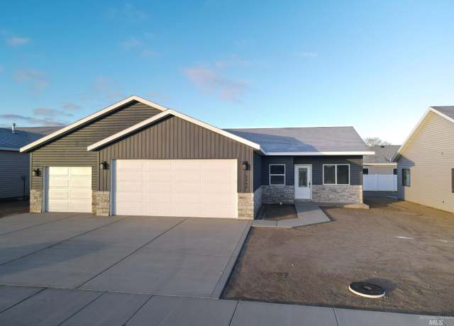 Property at 2440 Bristol Ave, Burley, ID 83318, 3 beds, 2 baths
