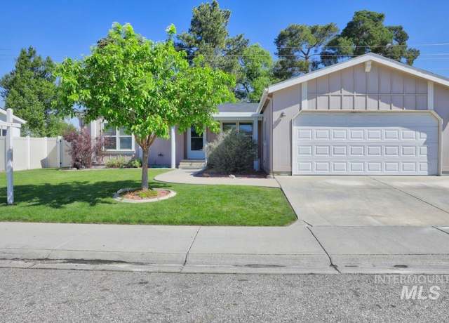 Property at 820 Independence Ln, Emmett, ID 83617, 3 beds, 2 baths