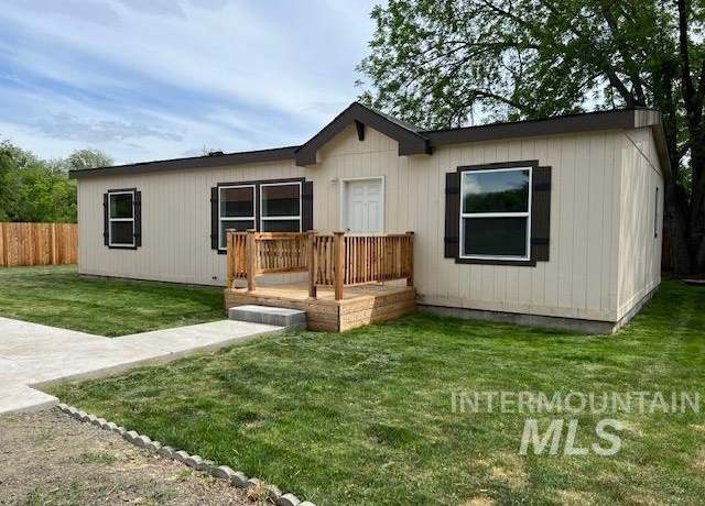 Property at 1100 E 6th St, Weiser, ID 83672, 3 beds, 2 baths