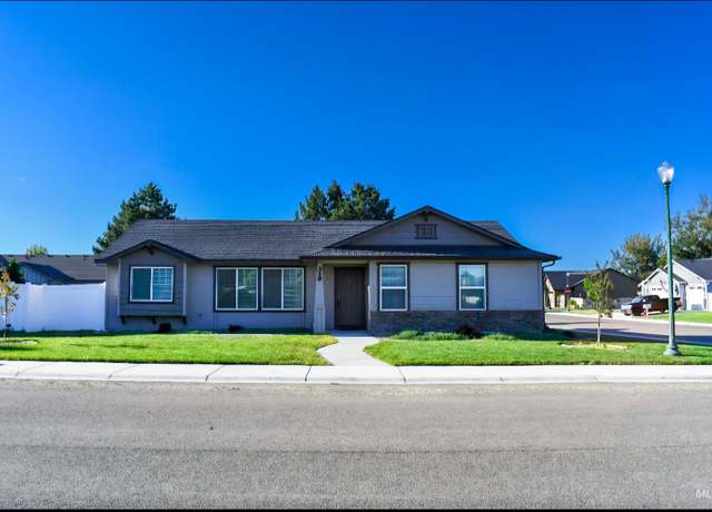 Property at 319 Magnolia Ave, Fruitland, ID 83619, 4 beds, 2 baths