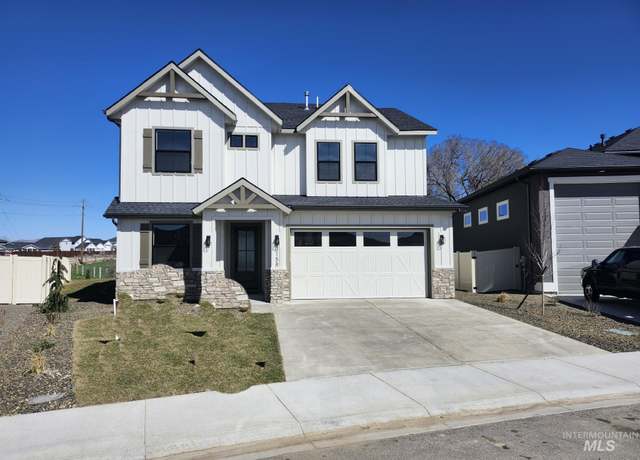 Property at 3158 N Sun City Ave, Star, ID 83669, 4 beds, 2.5 baths