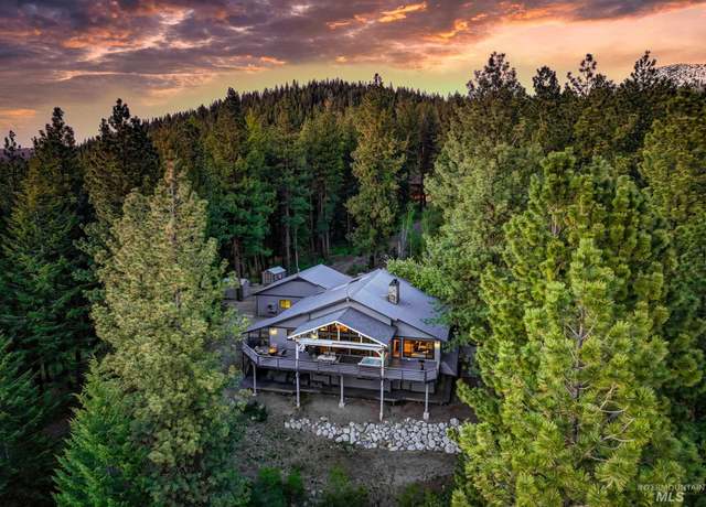 Property at 84 Jughandle Dr, Mccall, ID 83638, 4 beds, 3 baths