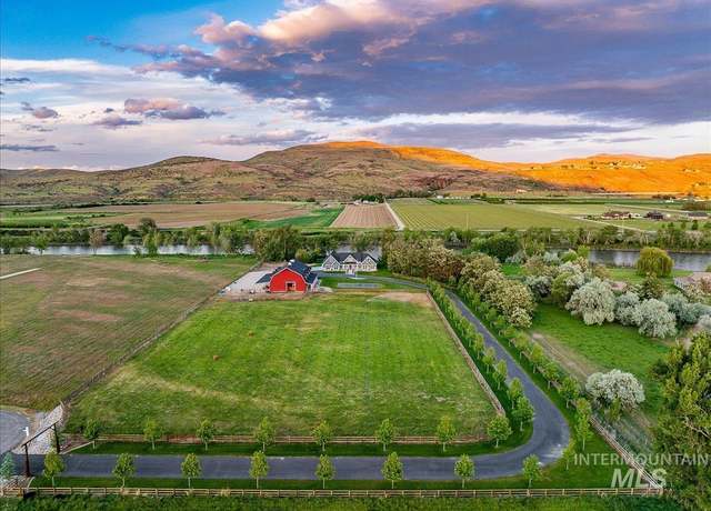 Property at 3800 Birch Ln, Emmett, ID 83617, 3 beds, 3.5 baths