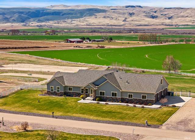Property at 5821 Whispering Hills Dr, Marsing, ID 83639, 4 beds, 3.5 baths