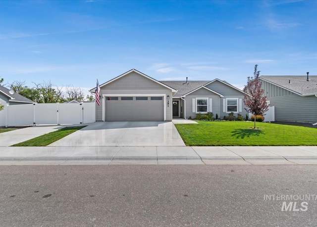 Property at 291 S Fuji Ave, Emmett, ID 83617, 3 beds, 2 baths