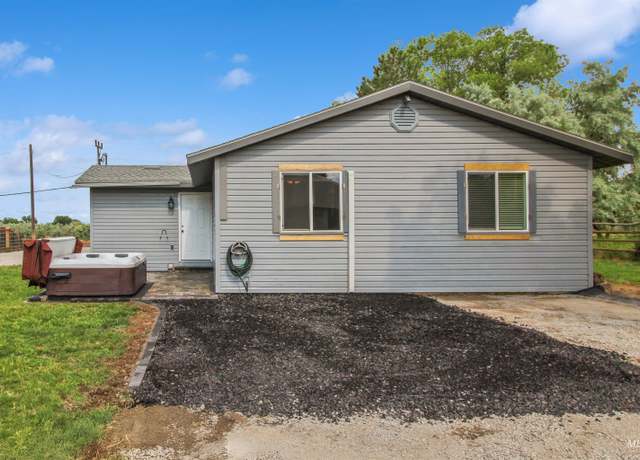 Property at 860 Grandview Dr, Twin Falls, ID 83301, 3 beds, 1 bath