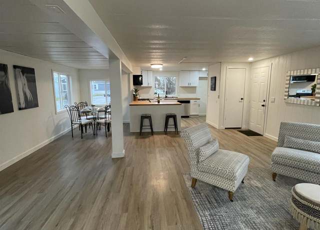 Property at 424 Mesquite St, Boise, ID 83713, 3 beds, 1 bath
