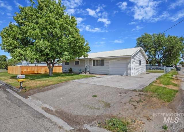 Property at 1030 18th St, Heyburn, ID 83336, 3 beds, 1 bath