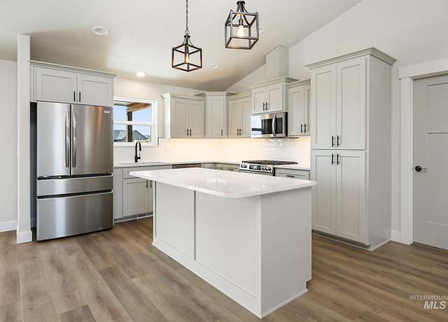 Property at 1730 Golden Hills Dr, Lewiston, ID 83501, 3 beds, 2 baths