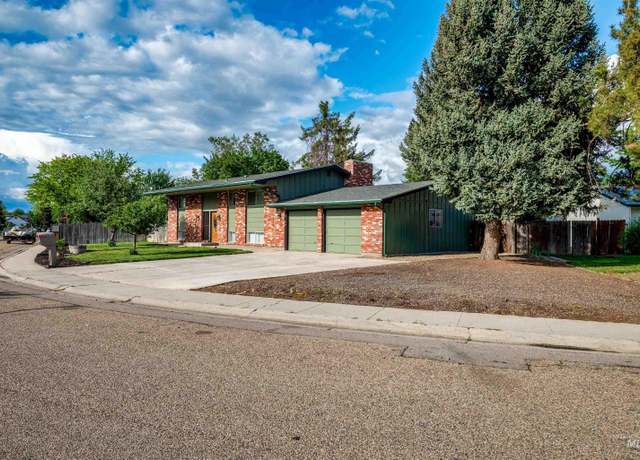 Property at 4922 N Burlington Dr, Boise, ID 83704, 4 beds, 2 baths