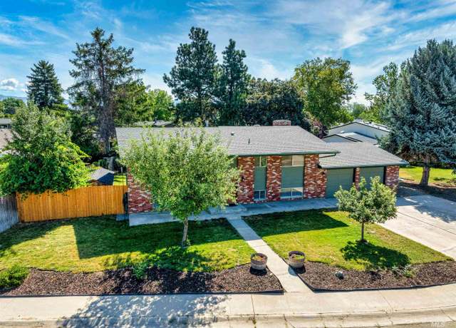 Property at 4922 N Burlington Dr, Boise, ID 83704, 4 beds, 2 baths