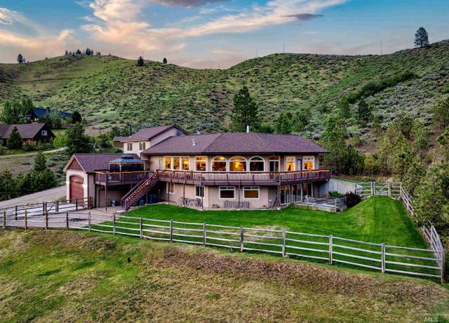 Property at 65 Peregrine Dr, Boise, ID 83716, 5 beds, 4 baths