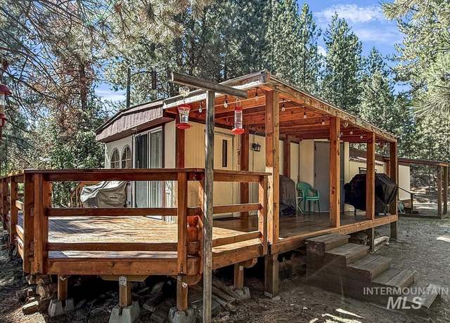 Property at 301 S School St, Cascade, ID 83611, 2 beds, 1 bath