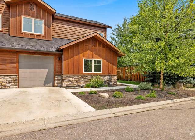 Property at 601 Bluewater Cir, Mccall, ID 83638, 3 beds, 2.5 baths