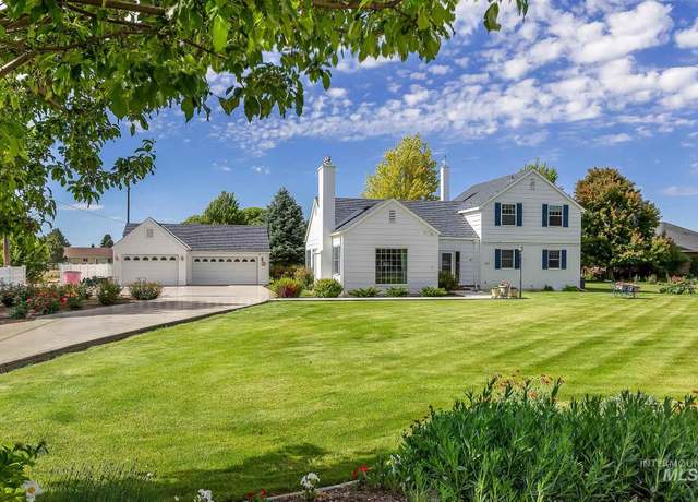 Property at 401 14th Avenue West, Gooding, ID 83330-1933, 5 beds, 3 baths