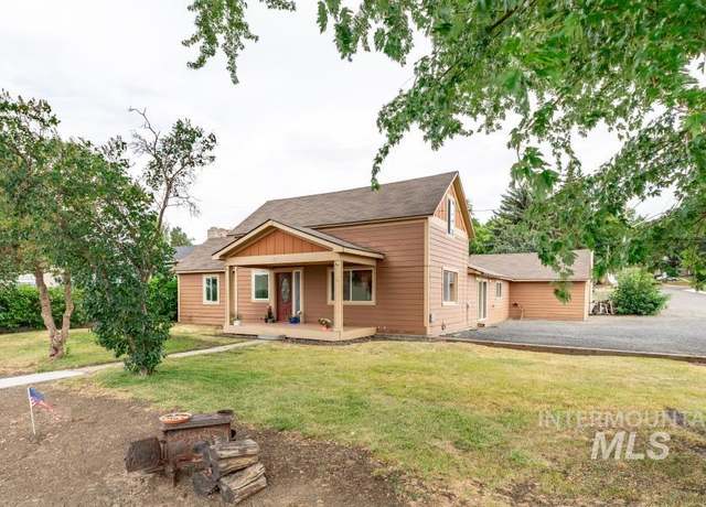 Property at 306 W Chestnut St, Genesee, ID 83832, 3 beds, 2 baths