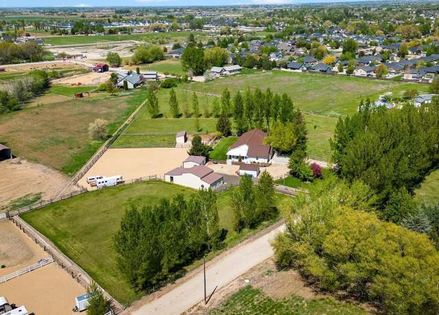 Property at 1401 Crane Ln, Kuna, ID 83634, 3 beds, 2.5 baths