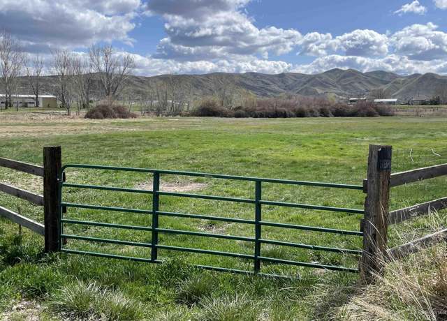 Property at 2776 N Plaza Rd, Emmett, ID 83617