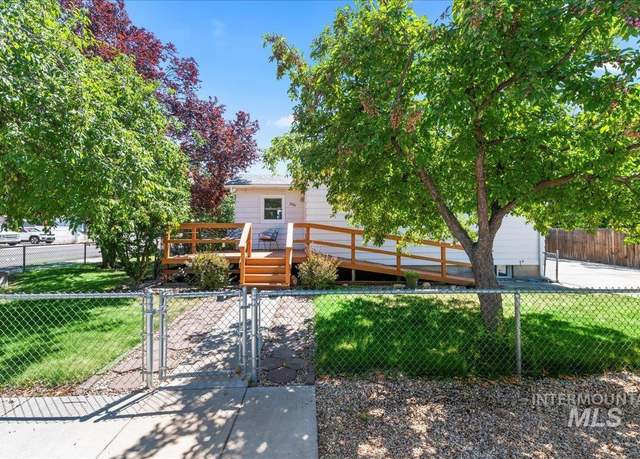 Property at 2201 W Frederic St, Boise, ID 83705, 4 beds, 2 baths