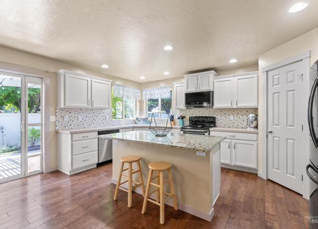Property at 4521 W Quaker Ridge Dr, Meridian, ID 83646, 4 beds, 2 baths