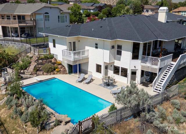 Property at 4017 N La Mesita Way, Boise, ID 83702, 4 beds, 3.5 baths