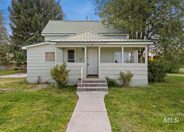Property at 2705 Port St, Nampa, ID 83687, 4 beds, 1 bath