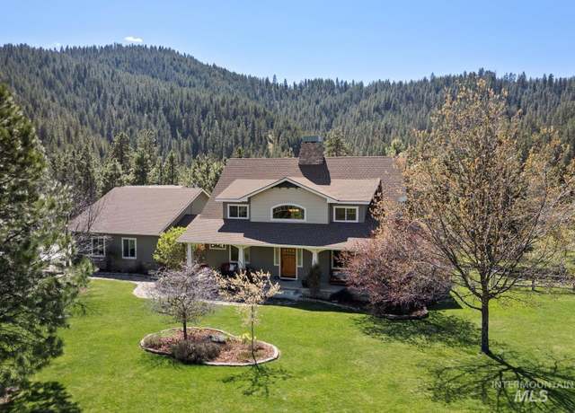 Property at 40 Falcon Dr, Boise, ID 83716, 3 beds, 2.5 baths