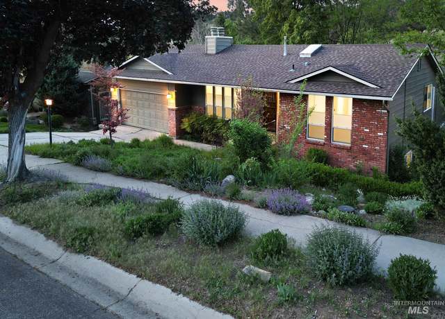 Property at 1722 E Roanoke Dr, Boise, ID 83712, 5 beds, 4 baths