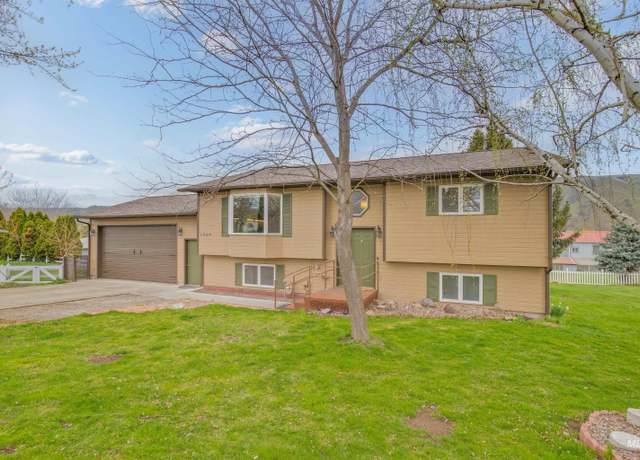 Property at 1560 Maple St, Clarkston, WA 99403, 5 beds, 3 baths