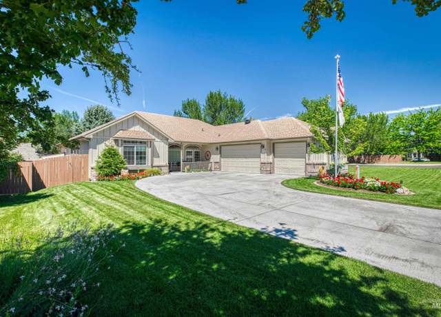 Property at 10102 W Lariat Dr, Boise, ID 83714, 3 beds, 2 baths