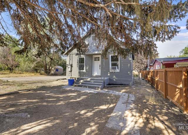Property at 213 N Cedar St, Jerome, ID 83338, 3 beds, 1 bath