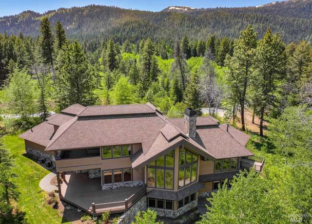 Property at 690 Discovery Dr, Donnelly, ID 83615, 4 beds, 3.5 baths