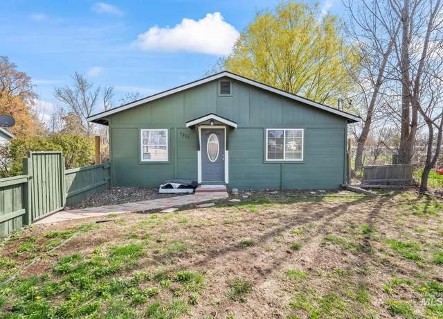 Property at 1215 E 4th St, Emmett, ID 83617, 3 beds, 1 bath