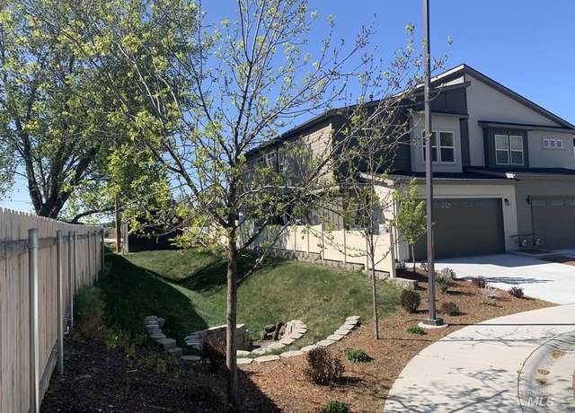 Property at 941 E Bissett St, Meridian, ID 83642, 3 beds, 2 baths