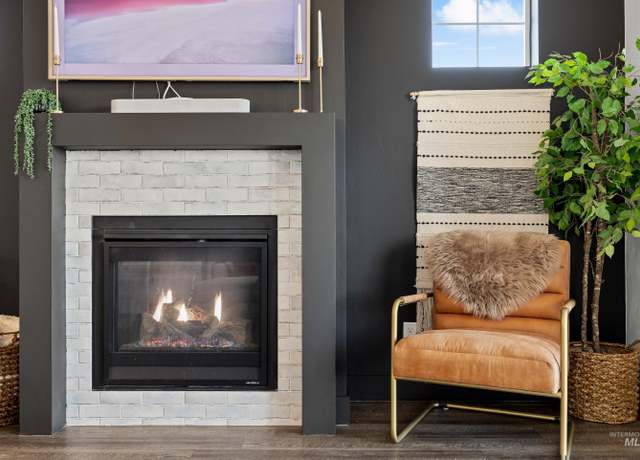 Property at 10148 Irongate Dr, Nampa, ID 83687, 3 beds, 2.5 baths