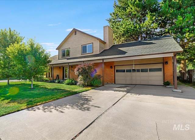 Property at 1275 Holiday Dr, Mountain Home, ID 83647, 4 beds, 3 baths