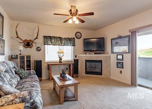 Property at 282 Baker St #101, Moscow, ID 83843, 3 beds, 2 baths