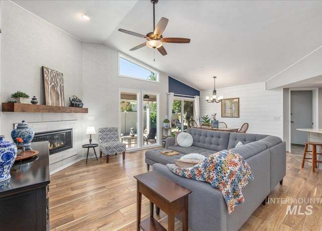 Property at 3178 S Crabapple Ln, Boise, ID 83706, 2 beds, 2 baths