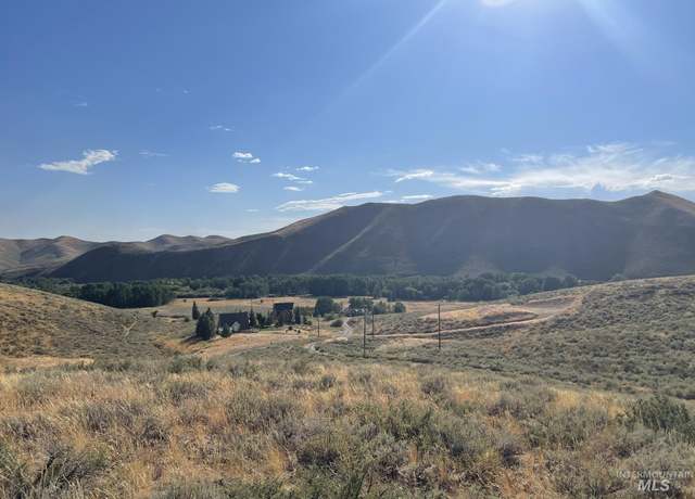 Property at 23 Silver Trl, Fairfield, ID 83327