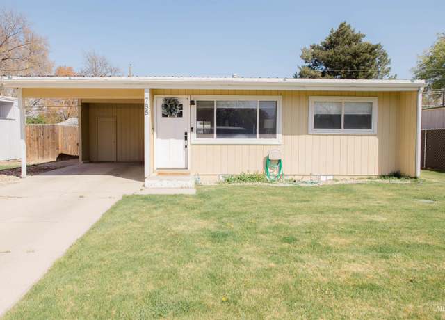 Property at 785 S 12th E, Mountain Home, ID 83647, 2 beds, 1 bath