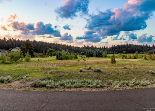 Property at 34 Fawnlilly Dr, Mccall, ID 83638