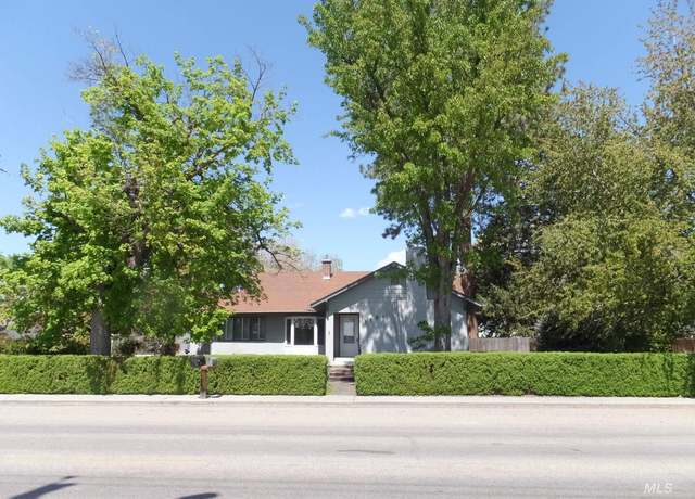 Property at 1502 E Main St, Emmett, ID 83617, 2 beds, 1.5 baths