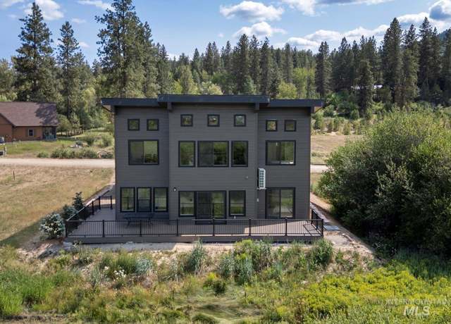 Property at 58 Wapiti Ct, Garden Valley, ID 83622, 3 beds, 3 baths
