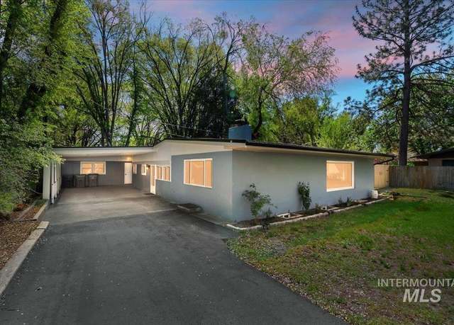Property at 3012 N Tamarack Dr, Boise, ID 83703, 3 beds, 1.5 baths