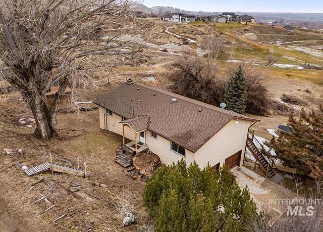 Property at 16363 Charleston Dr, Caldwell, ID 83607, 4 beds, 2.5 baths