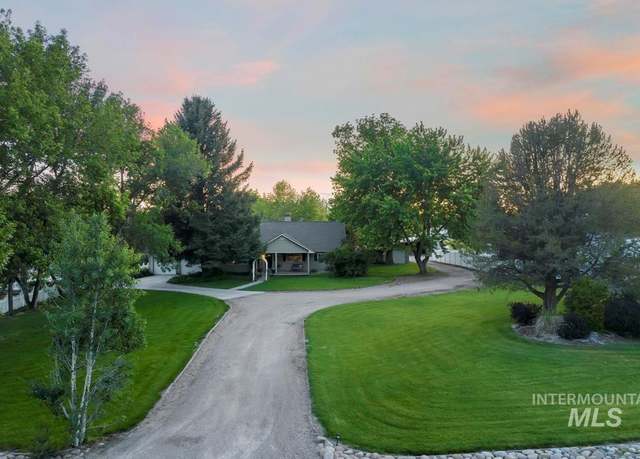 Property at 2895 N Holl Dr, Eagle, ID 83616, 4 beds, 3 baths