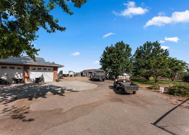 Property at 20035 Franklin Rd, Nampa, ID 83687, 3 beds, 3 baths