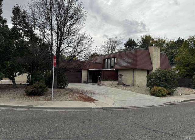 Property at 1111 SW 11th St, Ontario, OR 97914, 5 beds, 2.5 baths
