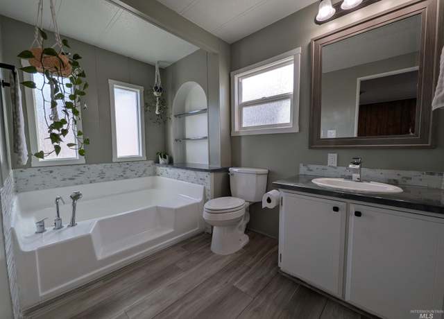 Property at 2316 S Naclerio Ln, Boise, ID 83705, 2 beds, 2 baths